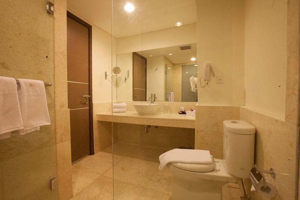 Claro Hotel Кендари Екстериор снимка