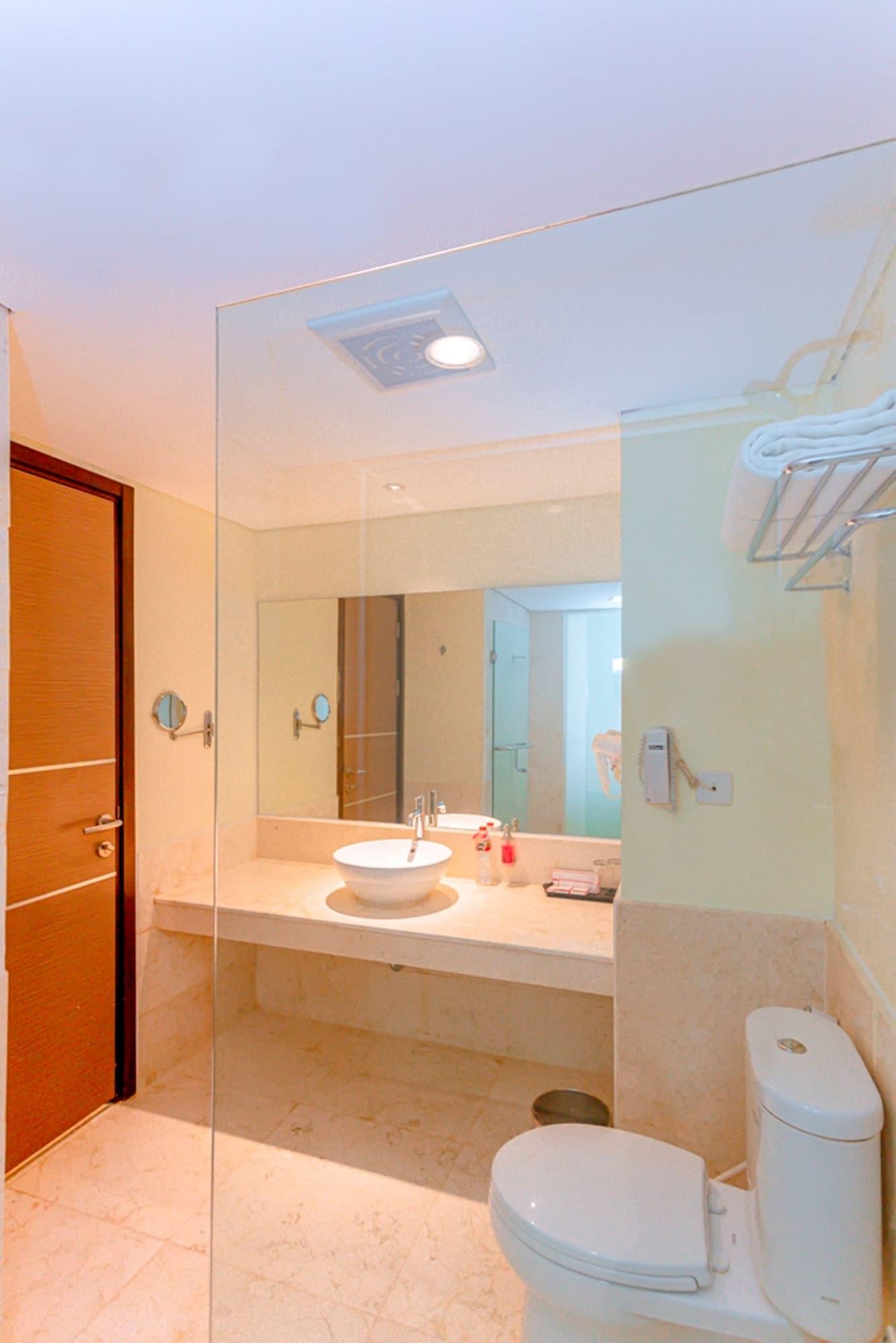 Claro Hotel Кендари Екстериор снимка