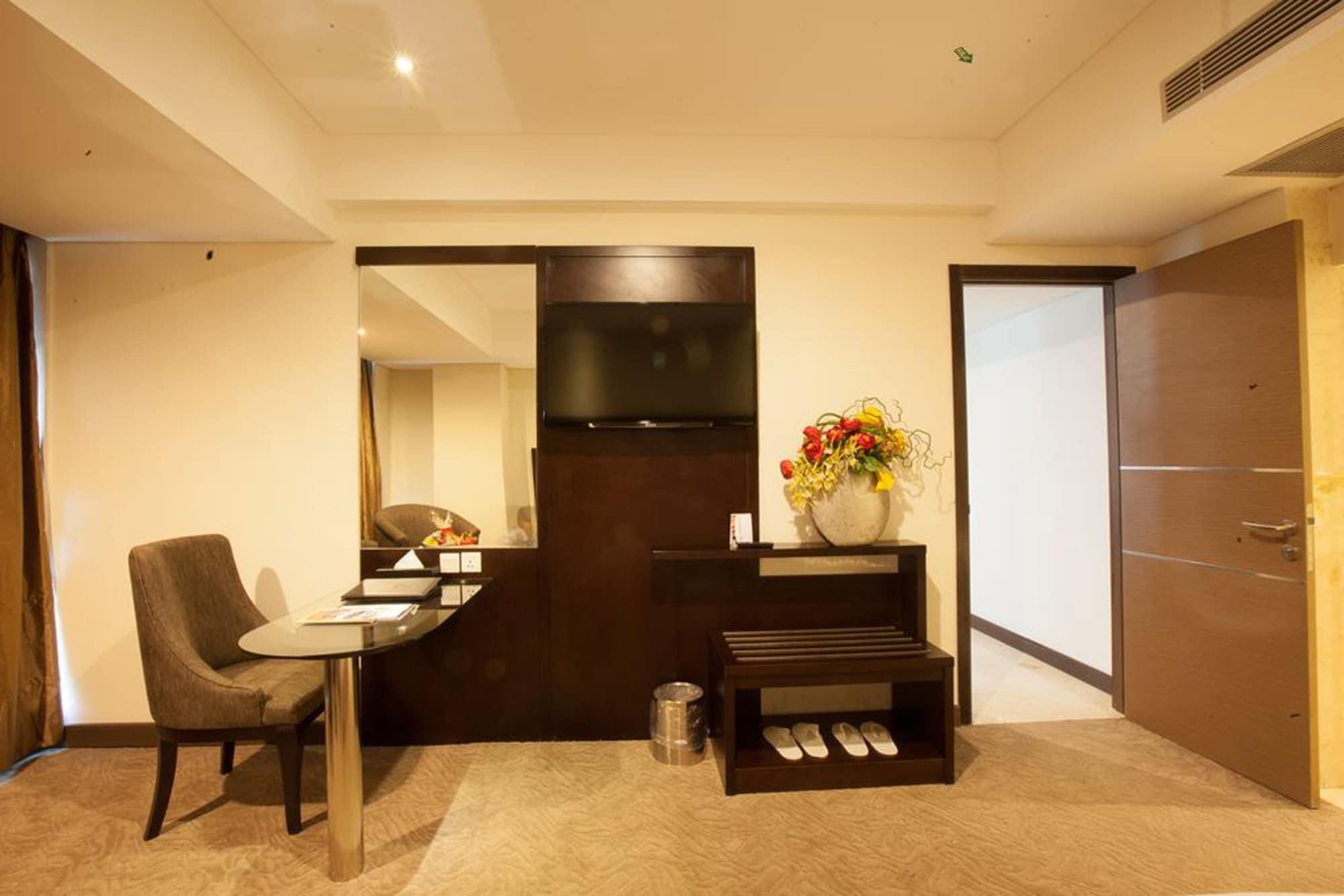 Claro Hotel Кендари Екстериор снимка