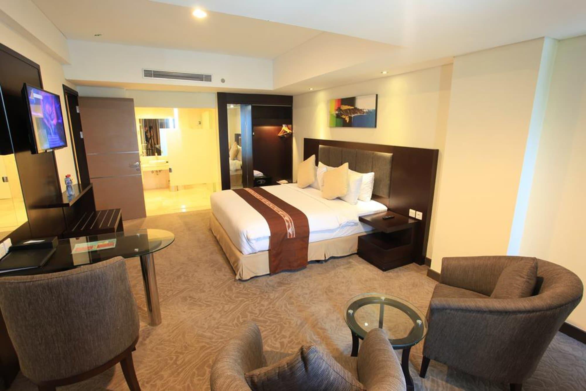 Claro Hotel Кендари Екстериор снимка