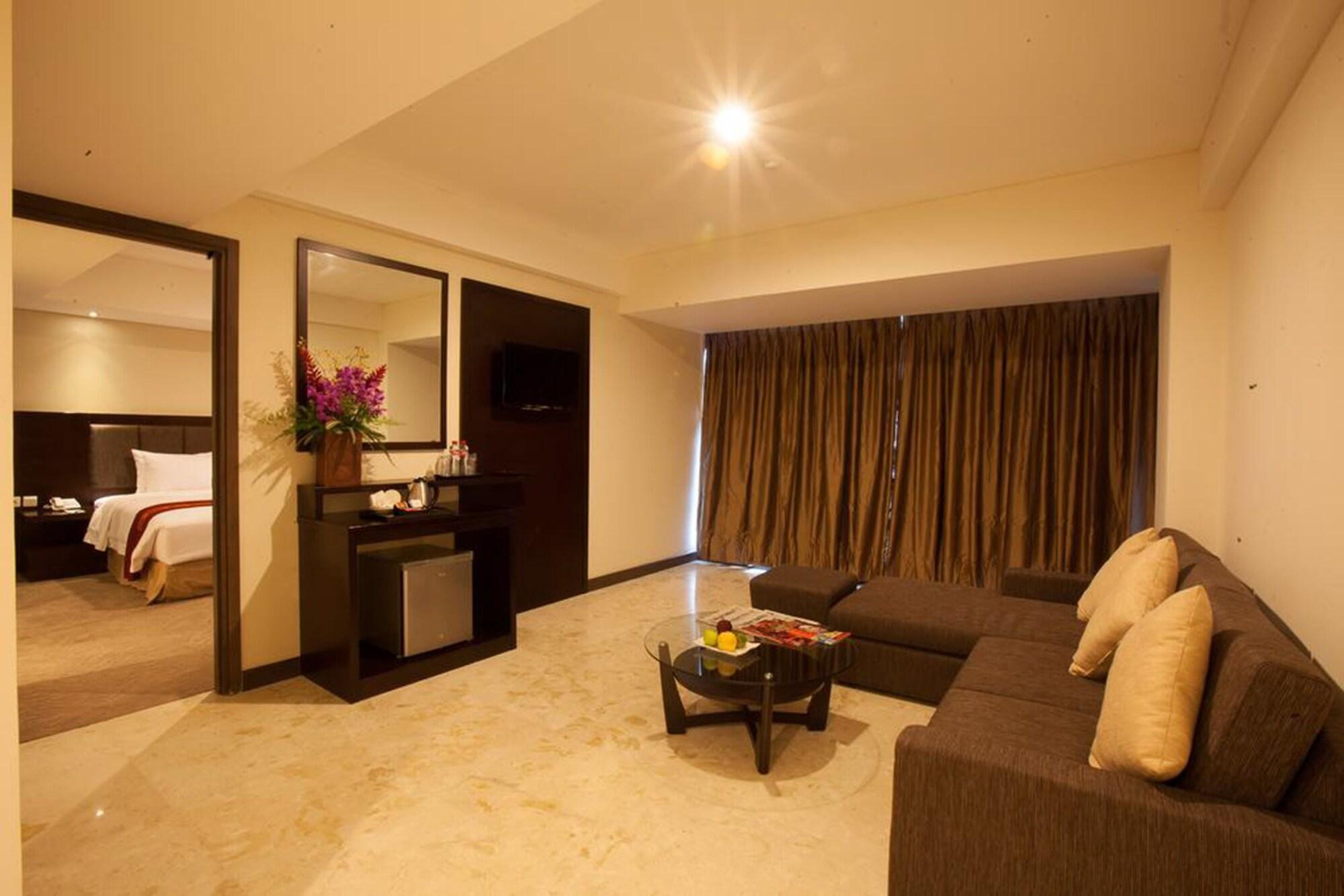 Claro Hotel Кендари Екстериор снимка