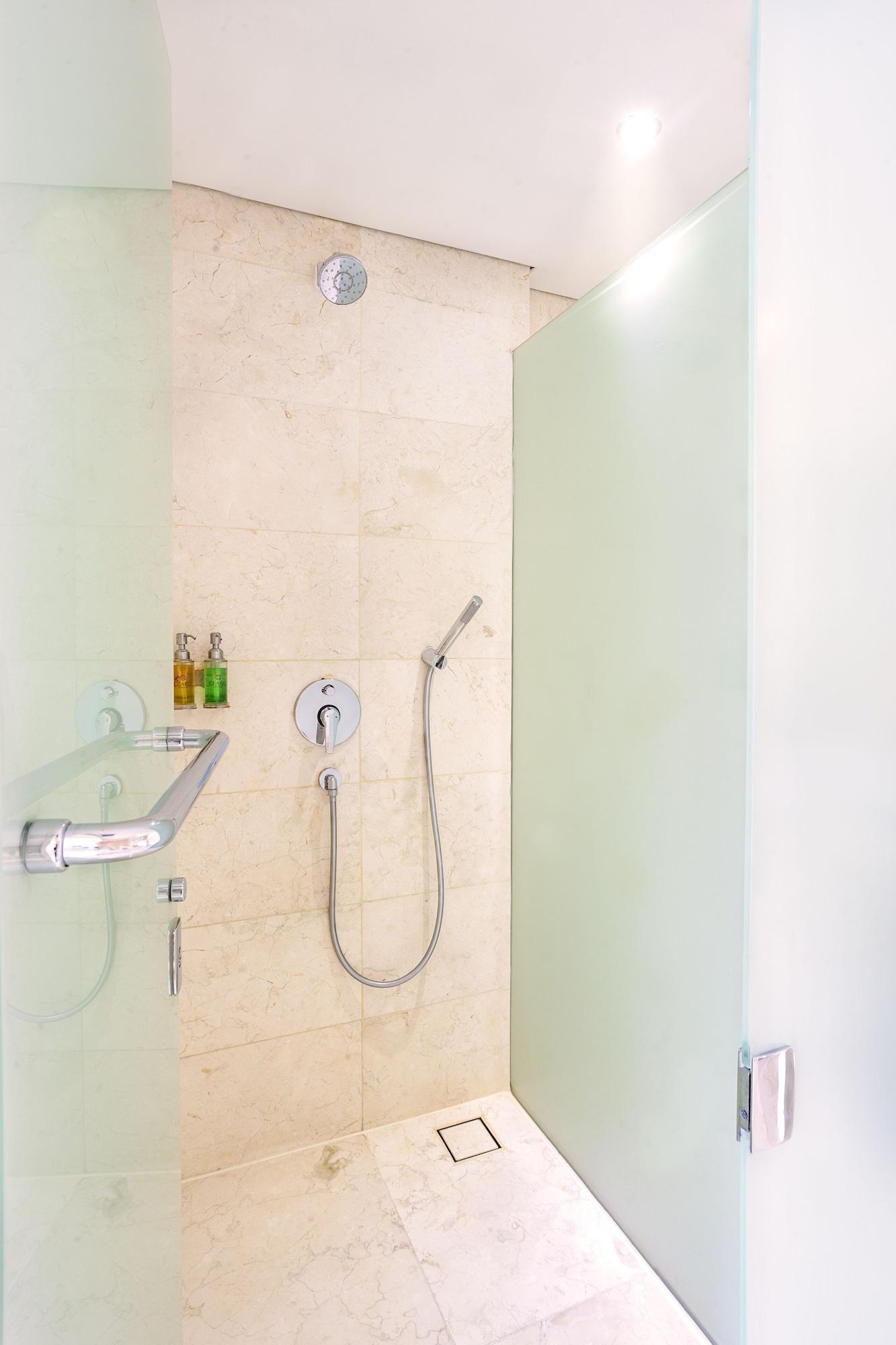 Claro Hotel Кендари Екстериор снимка