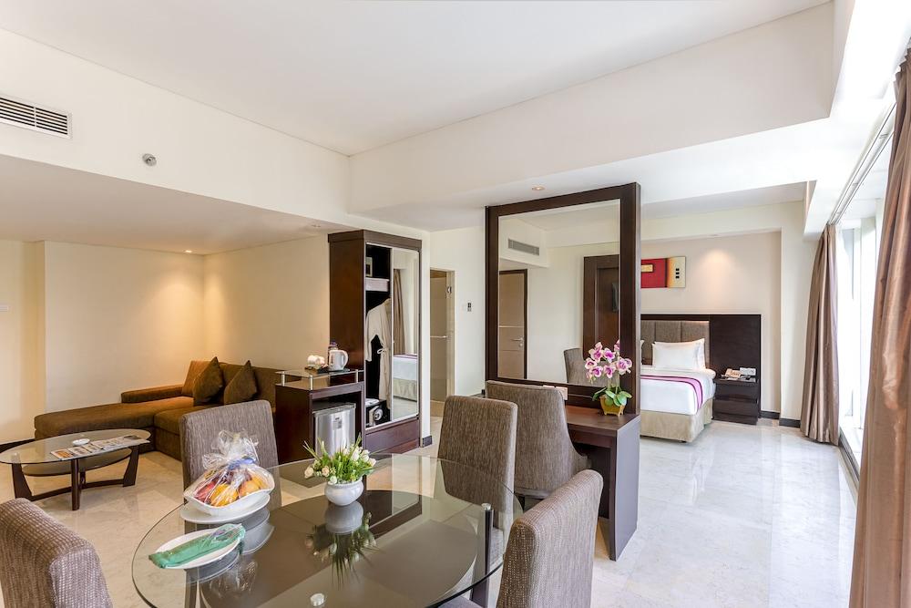 Claro Hotel Кендари Екстериор снимка