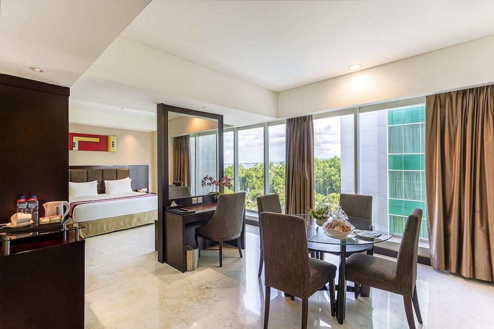 Claro Hotel Кендари Екстериор снимка