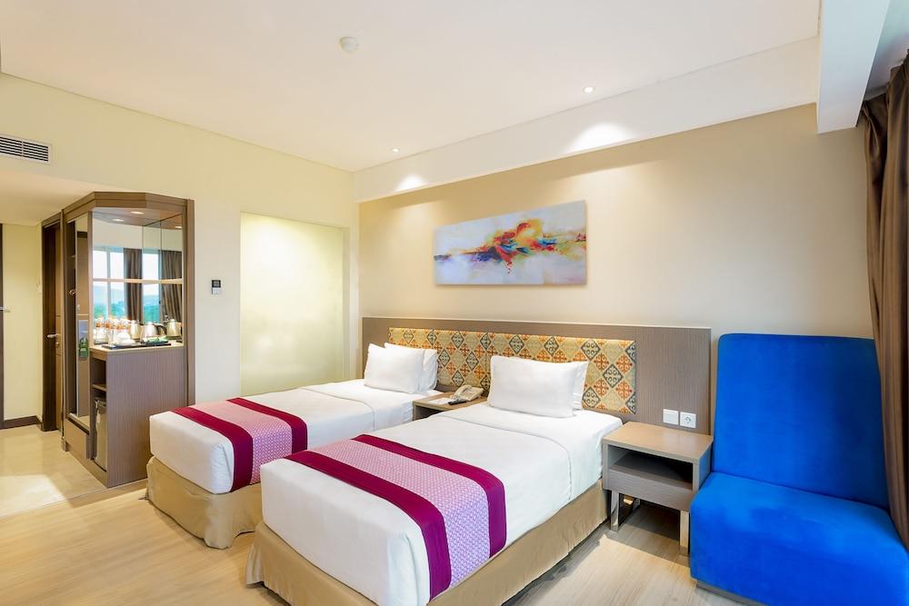 Claro Hotel Кендари Екстериор снимка