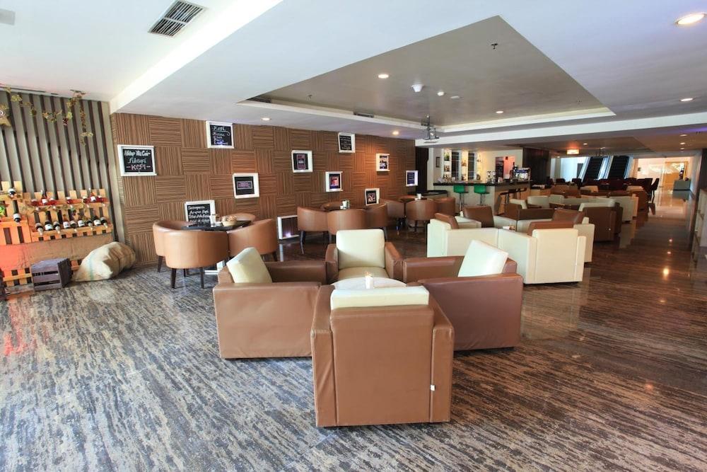 Claro Hotel Кендари Екстериор снимка
