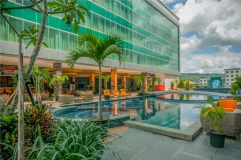 Claro Hotel Кендари Екстериор снимка