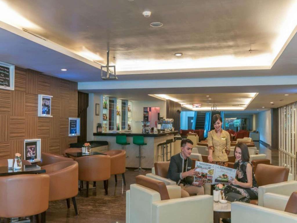 Claro Hotel Кендари Екстериор снимка