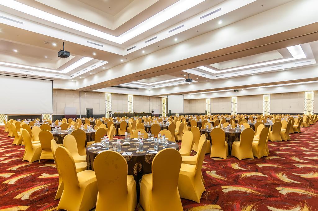 Claro Hotel Кендари Екстериор снимка