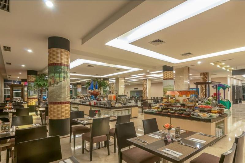 Claro Hotel Кендари Екстериор снимка