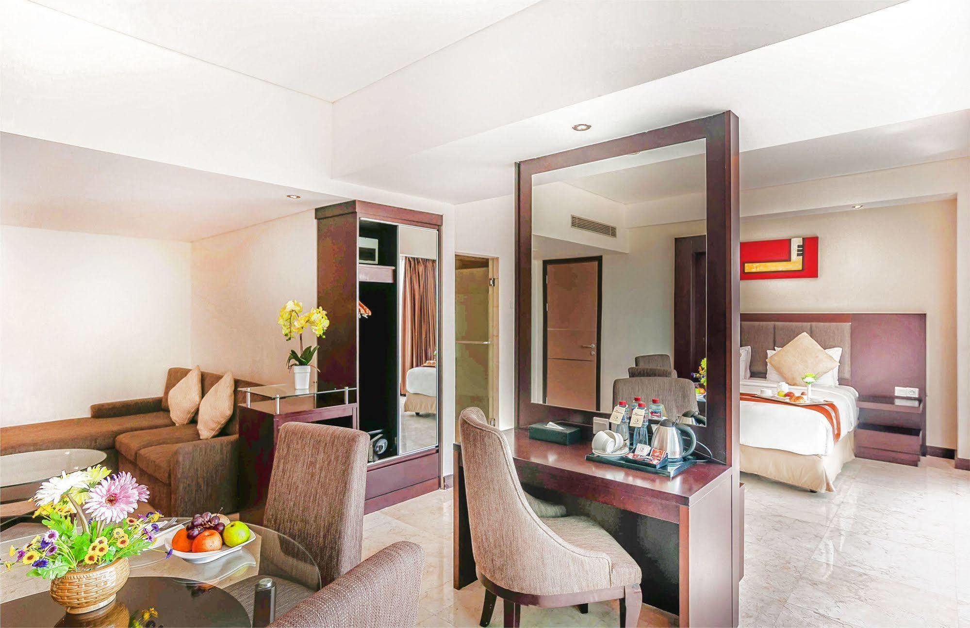 Claro Hotel Кендари Екстериор снимка