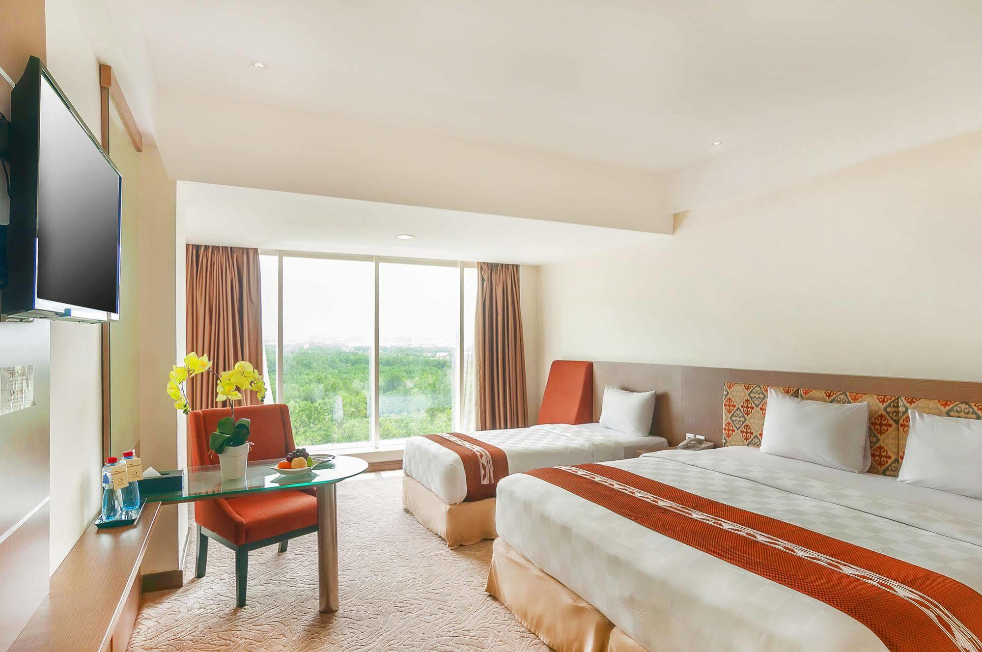 Claro Hotel Кендари Екстериор снимка