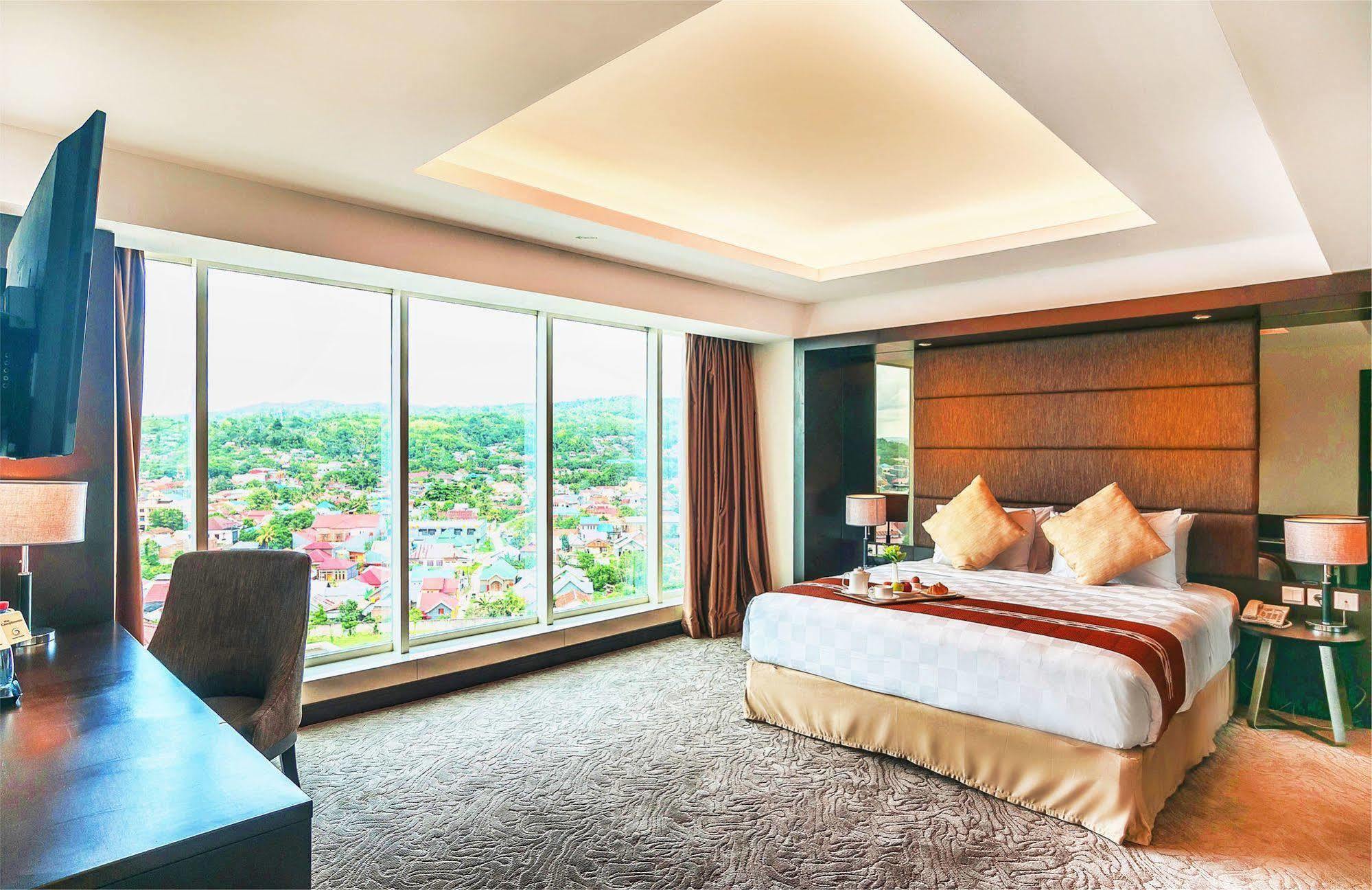 Claro Hotel Кендари Екстериор снимка