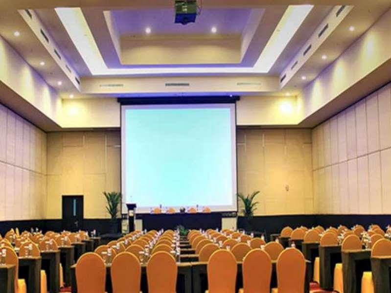 Claro Hotel Кендари Екстериор снимка