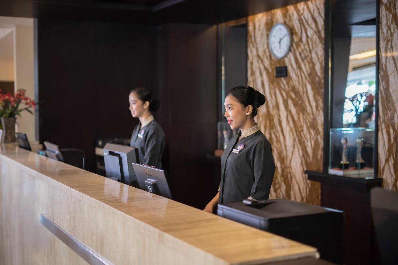 Claro Hotel Кендари Екстериор снимка