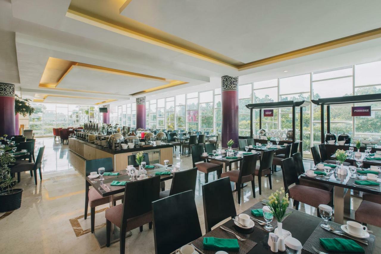 Claro Hotel Кендари Екстериор снимка